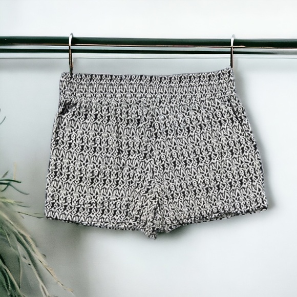 🌻Lane Bryant Black White Geometric Hi Elastic Waist Pocket Rayon Shorts  18/20 - Picture 3 of 4